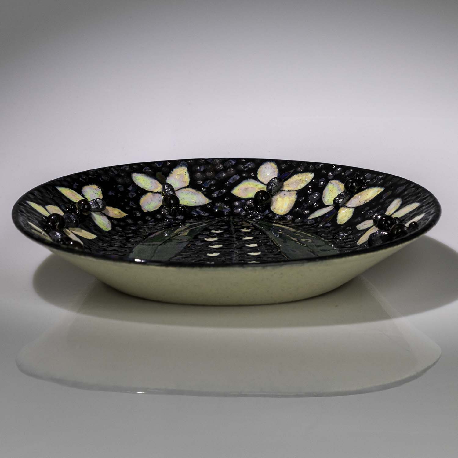 Birger Kaipiainen - A unique glazed stoneware relief wall platter, "Lily of the Valley" - Arabia, Finland 1960's