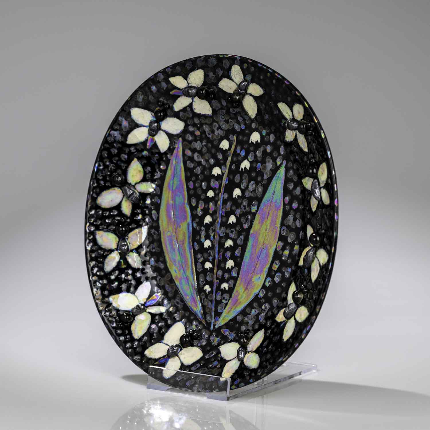 Birger Kaipiainen - A unique glazed stoneware relief wall platter, "Lily of the Valley" - Arabia, Finland 1960's