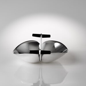 Tapio Wirkkala - A Sterling silver leafshaped dish, with lacquered wooden handles, model TW 58 - Kultakeskus, Finland 1956